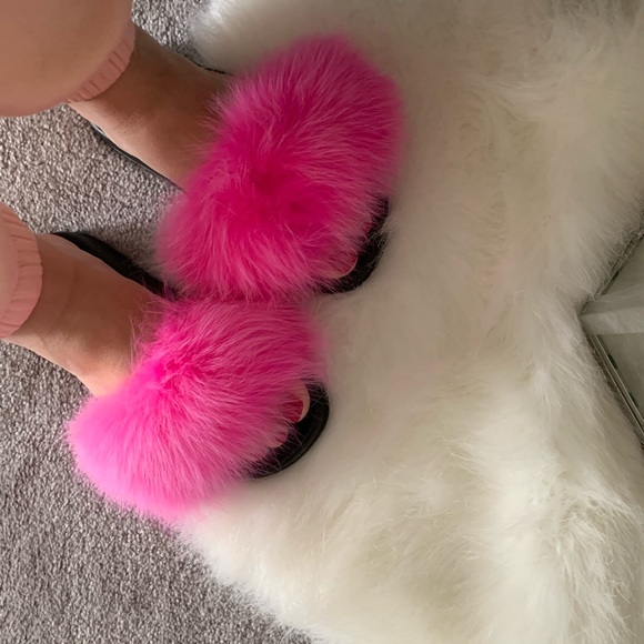 NWOT Fur slides - Picture 5 of 9